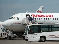 Tunisie: Le président accorde 50% de réduction sur les vols de TunisAir et SevenAir pour les moins de trente ans Tunisie: Le président accorde 50% de réduction sur les vols de TunisAir et SevenAir pour les moins de trente ans