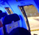 Des passagers ouvrent les portes de secours exaspérés par le retard de leur avion