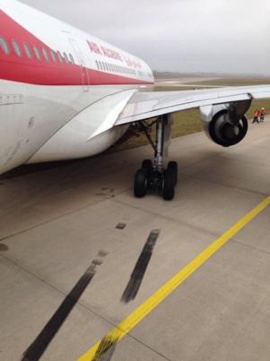 Sortie de piste sans gravité d'un avion d'Air Algérie à Orly en France