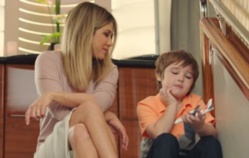 Emirates: Jennifer Aniston à nouveau à bord d’Emirates pour la promotion de l'A380 Emirates: Jennifer Aniston à nouveau à bord d’Emirates pour la promotion de l'A380