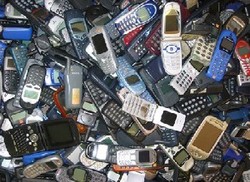 455 téléphones portables dans les sacs d'un steward