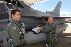 Les officiers marocains découvrent les avions F16 Block-52 en Caroline du sud