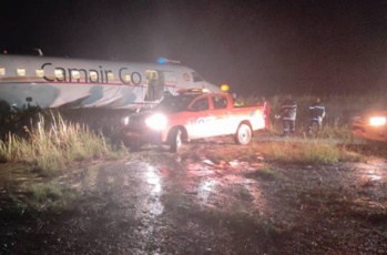 Cameroun: Sortie de piste d'un Embraer ERJ-145 de Camair Co Cameroun: Sortie de piste d'un Embraer ERJ-145 de Camair Co