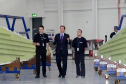 David Cameron inaugure la nouvelle usine de fabrication et d'assemblage d'ailes de Bombardier à Belfast