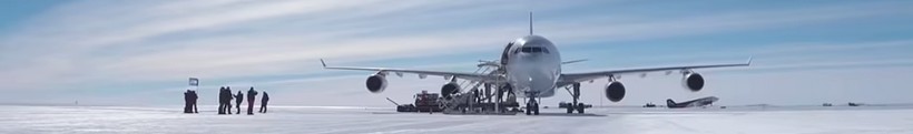 Atterrissage d'un A340 sur une piste de glace bleue de l’Antarctique