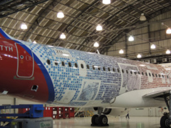 La compagnie brésilienne TAM couvre un A320 avec 10 000 photos de ses passagers