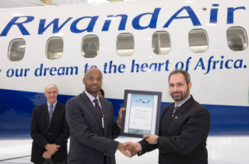 Rwandair reçoit à Toronto un biturbopropulseur Q400 NextGen