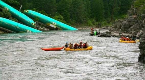 Des Boeing dans une rivière en plein cœur du Montana