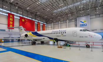 L'avion de ligne chinois ARJ21 achève son vol de démonstration dans des zones à haute altitude L'avion de ligne chinois ARJ21 achève son vol de démonstration dans des zones à haute altitude