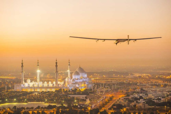 Solar Impulse 2 relie avec succés Abu Dhabi à Mascate après treize heures de vol Solar Impulse 2 relie avec succés Abu Dhabi à Mascate après treize heures de vol