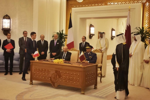 Le contrat de vente de 24 avions de combat Rafale signé au Qatar pour 6,3 milliards d'euros