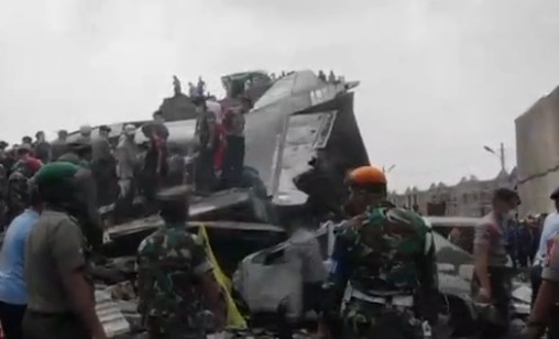 Indonésie: 116 morts au moins dans le crash d'un C-130