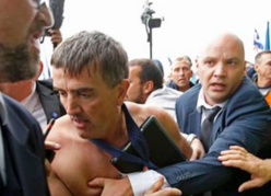 Le plan de restructuration d'Air France déclenche des actes de violence sans précédent (Vidéo) Le plan de restructuration d'Air France déclenche des actes de violence sans précédent (Vidéo)