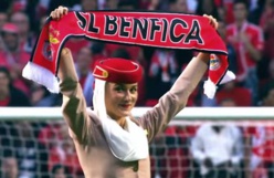 Huit hôtesses d'Emirates mettent le feu au stade Estádio da Luz (Vidéo) Huit hôtesses d'Emirates mettent le feu au stade Estádio da Luz (Vidéo)