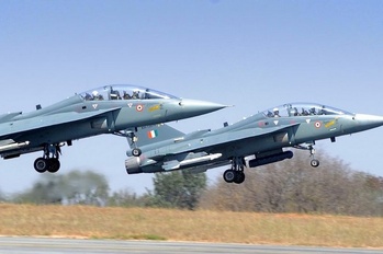 Dubai Airshow 2025 : Un chasseur indien Tejas s'écrase tuant le pilote Dubai Airshow 2025 : Un chasseur indien Tejas s'écrase tuant le pilote