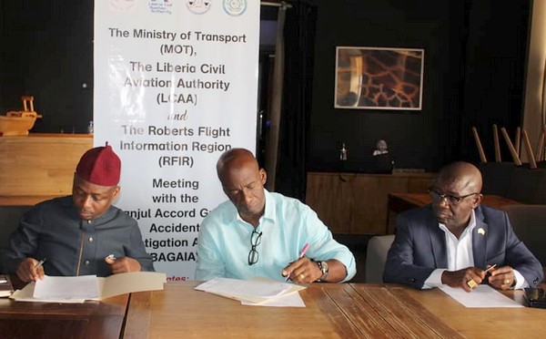 Signature d'une résolution pour établir un bureau d'enquête sur les accidents d'avions au Libéria
