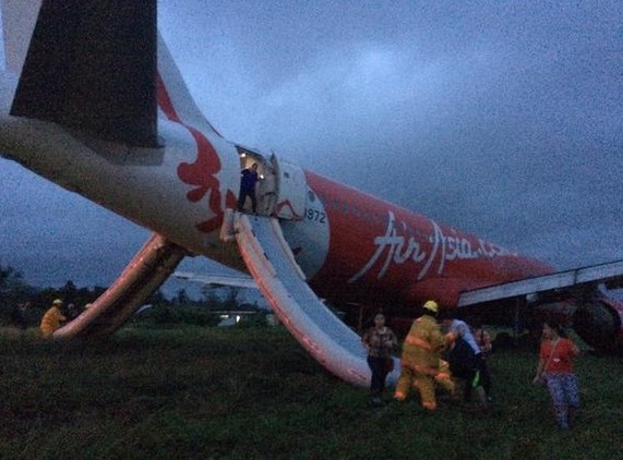 Sortie de piste à l'atterrissage d'un avion d'Air Asia aux Philipinnes