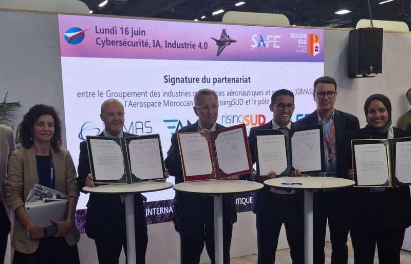 Signature de l'accord - Ph. Pôle SAFE