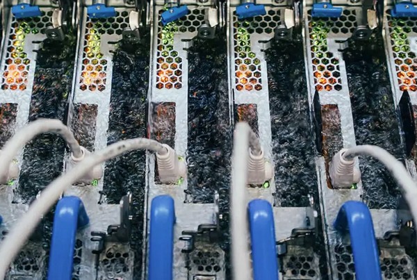 Le refroidissement par immersion des BESS, levier de résilience pour les infrastructures aéroportuaires