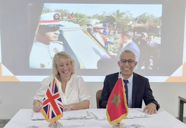 Penny Taylor (Newark de Lincoln College) et Mohamed Elwafiq (Directeur de l'AIAC)