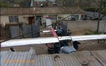 Un Kenyan construit un avion de ses propres mains