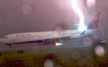 Impressionnante vidéo d'un avion frappé par la foudre à l'aéroport d'Atlanta