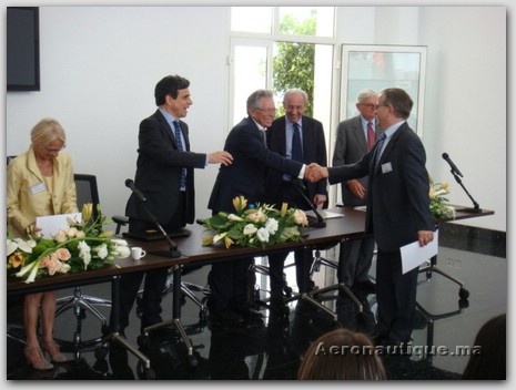 Mr Benbrahim félicitant les partenaires Mr Benbrahim félicitant les partenaires